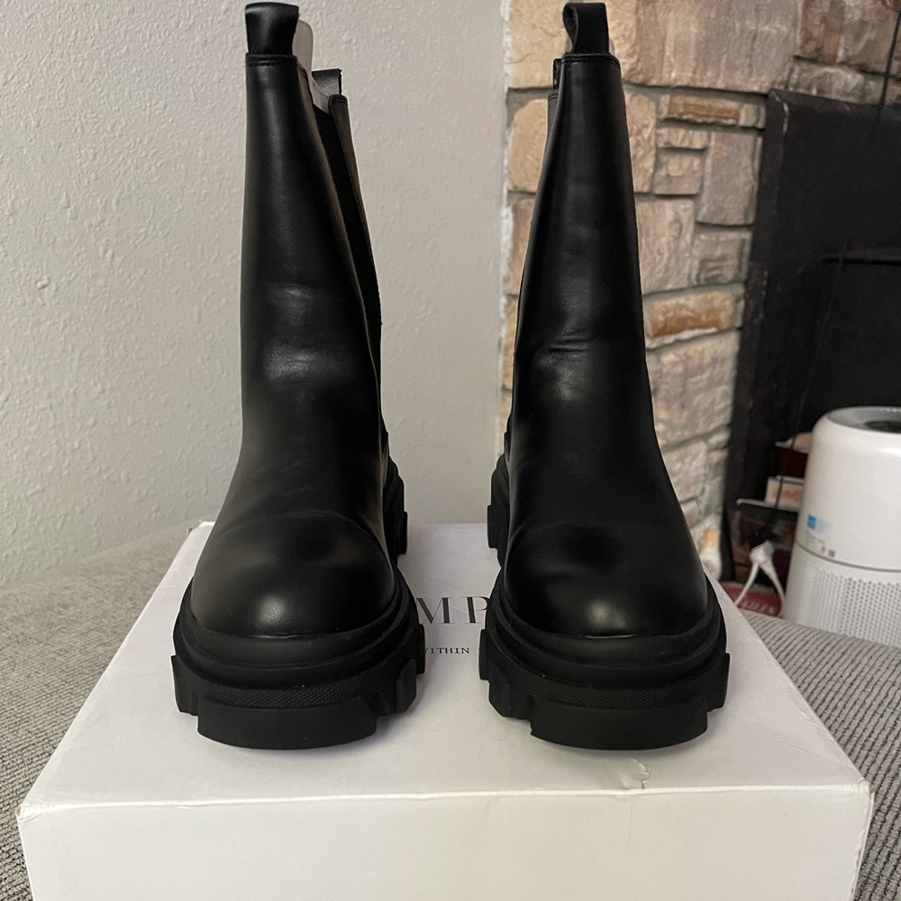 Combat boots worn once with box